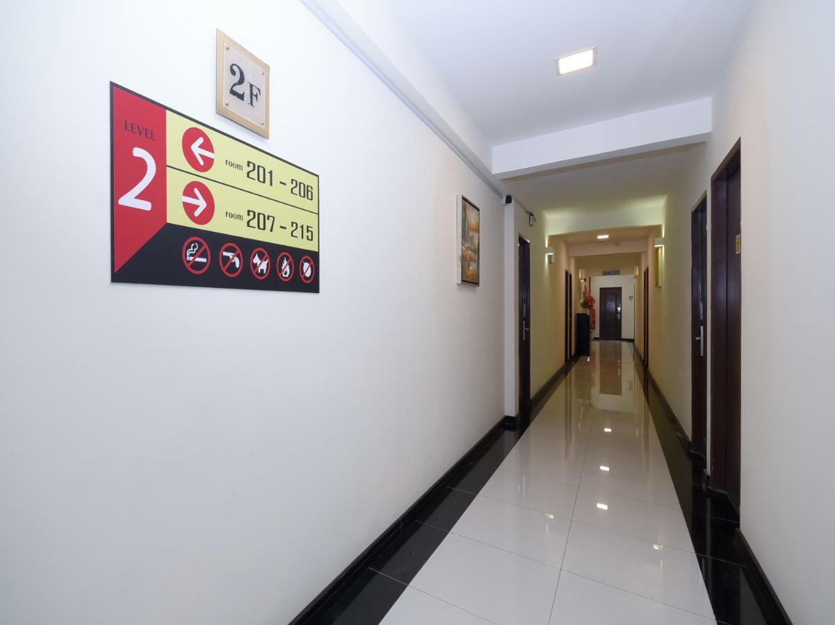 Oyo 1148 Kenyalang Suite Miri Exterior foto