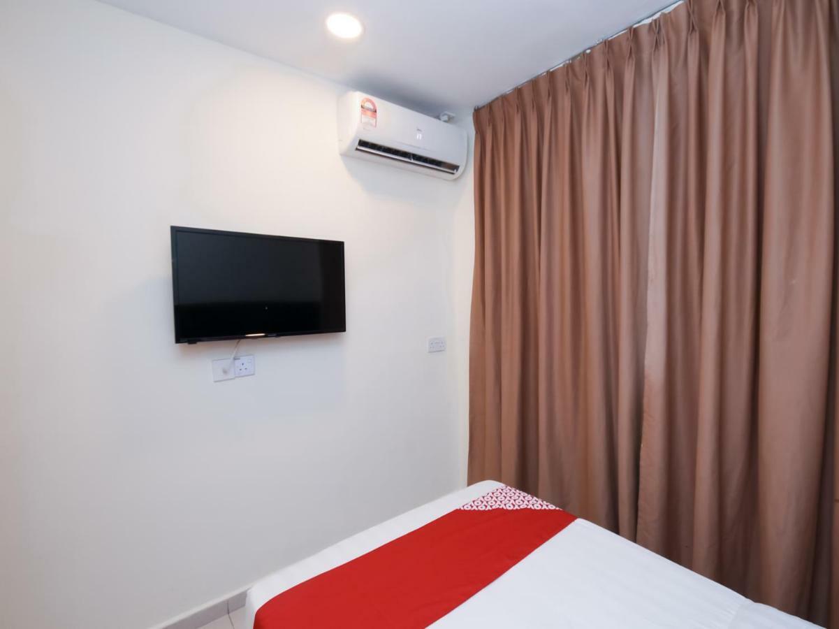 Oyo 1148 Kenyalang Suite Miri Exterior foto