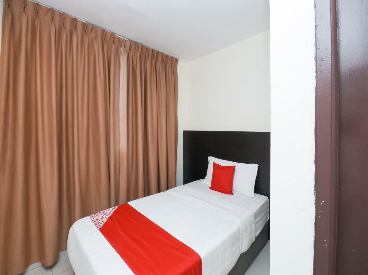 Oyo 1148 Kenyalang Suite Miri Exterior foto